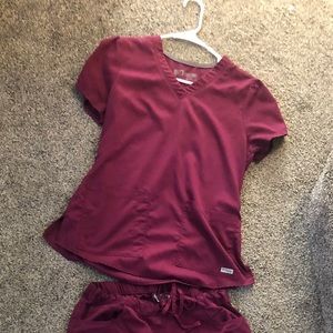 Maroon greys anatomy scrub  top small